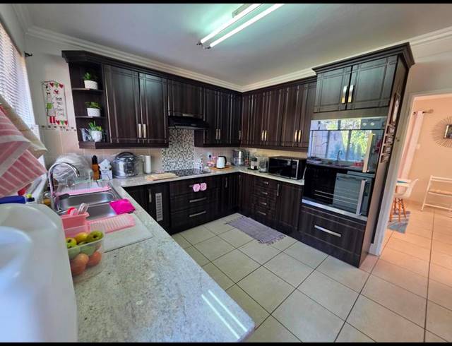 3 BEDROOM DUPLEX FOR SALE IN HUTTEN HEIGHTS